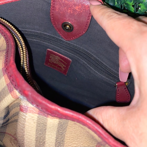 Burberry purse - Picture 2 of 2